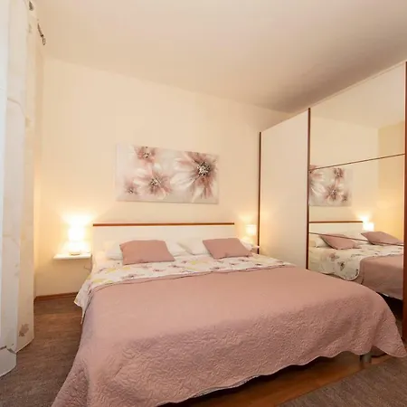 Apartman Maris Apartment *